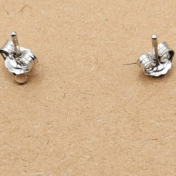 EUC Round 0.10ct Garnet Bezel Stud Earrings - Picture 2 of 3